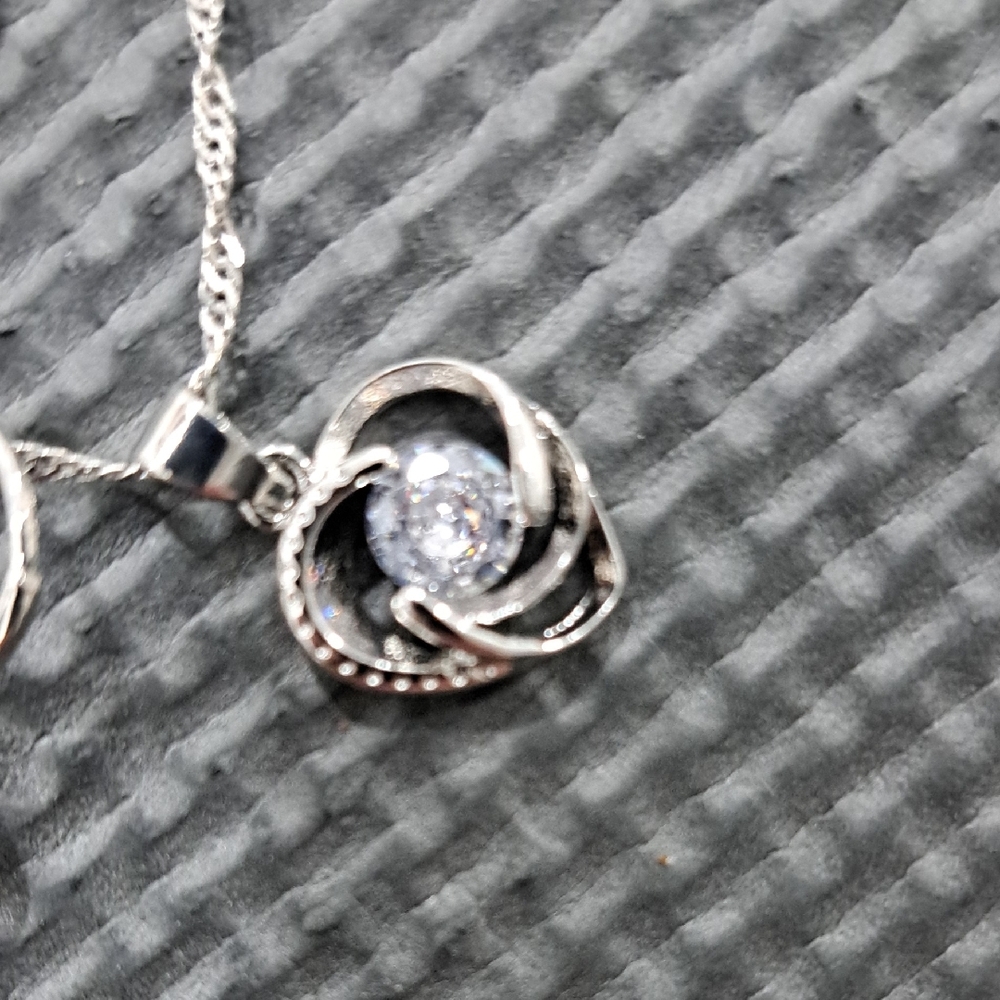 Elegant Silver Jewelry Set with Crystals - Picture 2 of 3